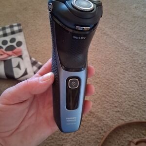 Philips Norelco 3000 Series Electric Shaver - Black & Silver